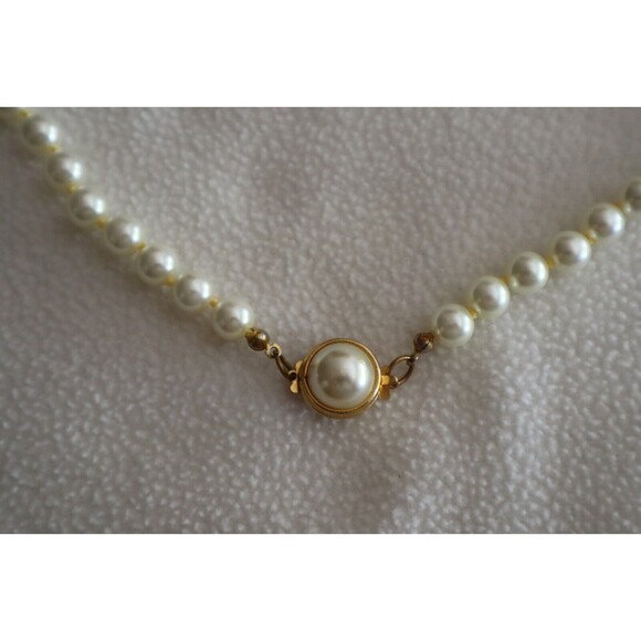 Vintage Gold Tone Cabochon Clasp Faux Pearl Hand Knotted Beads Necklace 40" - Picture 4 of 6